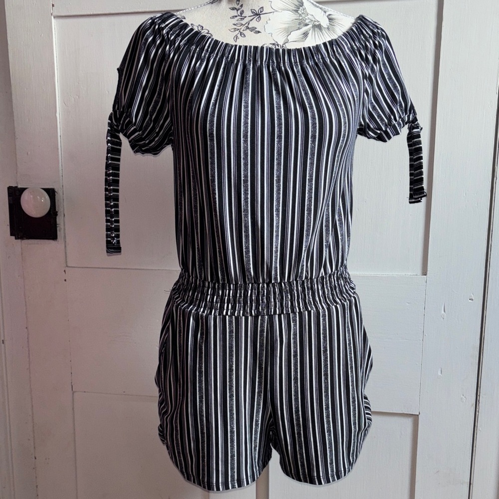 Derek Heart Black & White Striped Off Shoulder Romper Size Small S